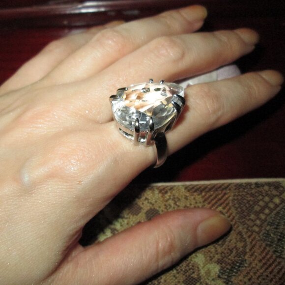 Large Teardrop cubic zirconia Cocktail ring - Picture 8 of 8